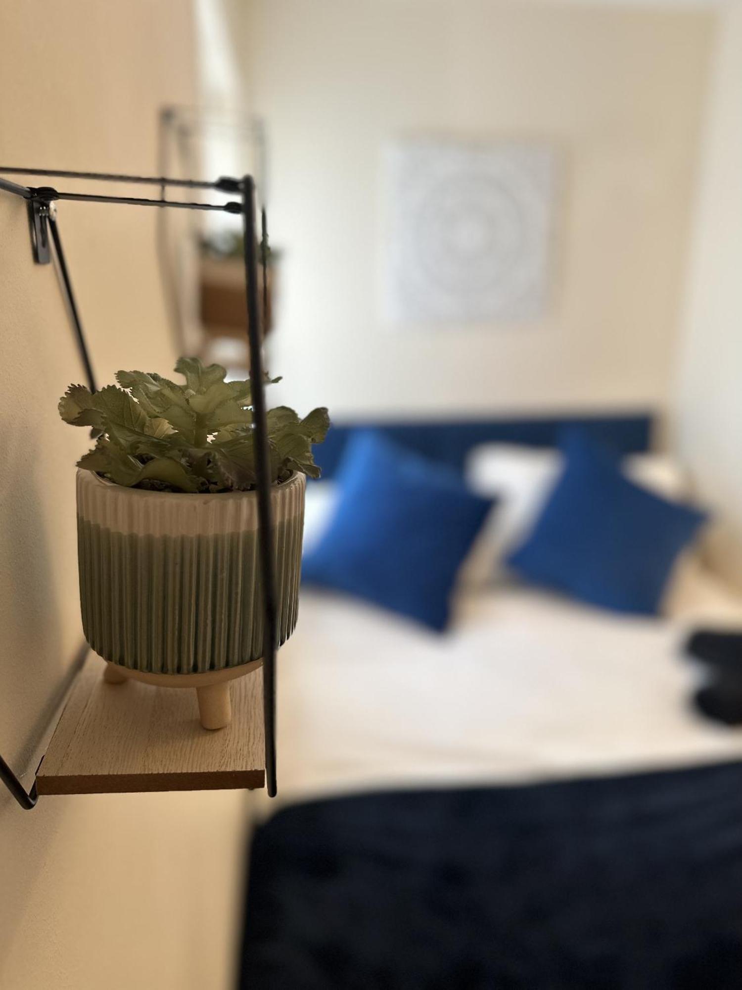 2 Bdr City Centre Apartment With Parking Cardiff Exterior photo
