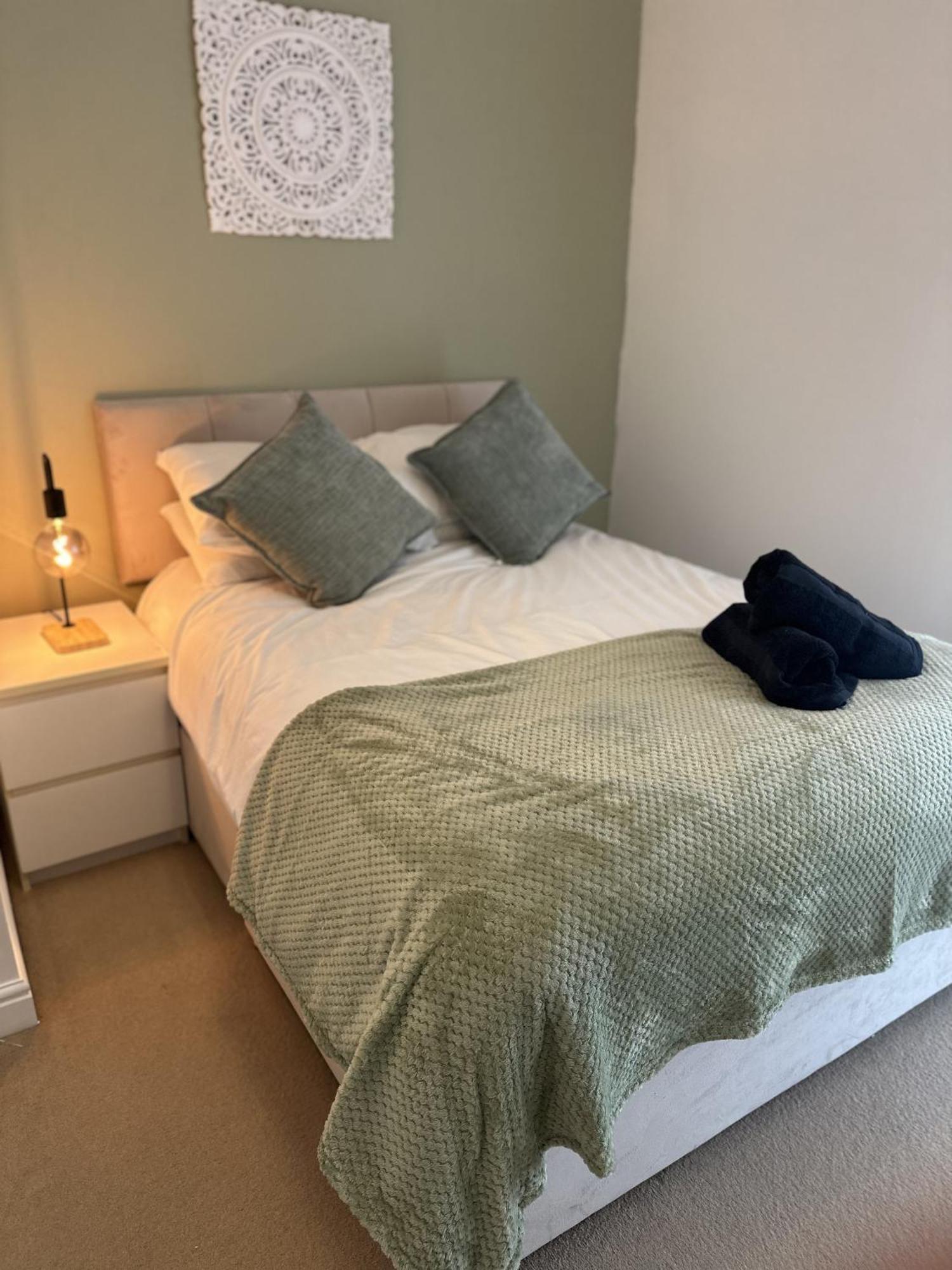 2 Bdr City Centre Apartment With Parking Cardiff Exterior photo