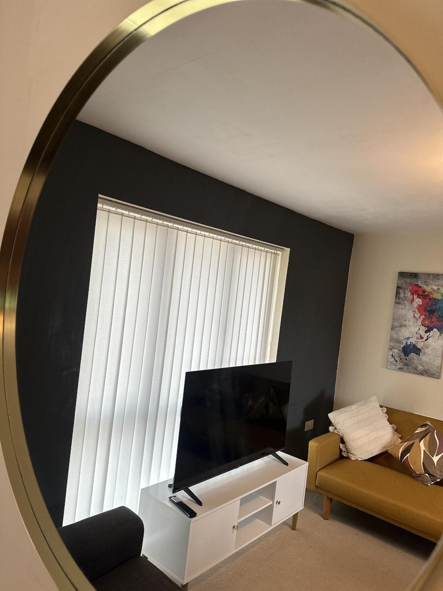 2 Bdr City Centre Apartment With Parking Cardiff Exterior photo