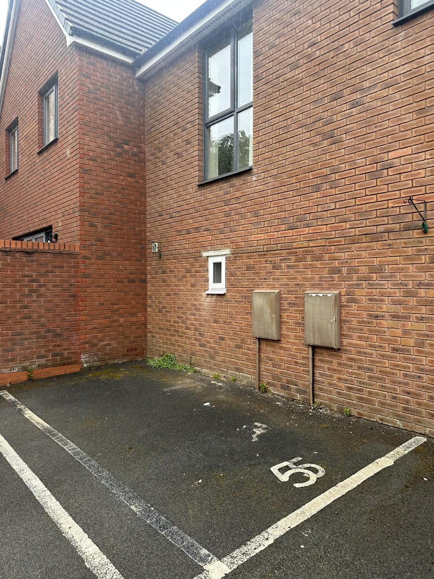 2 Bdr City Centre Apartment With Parking Cardiff Exterior photo